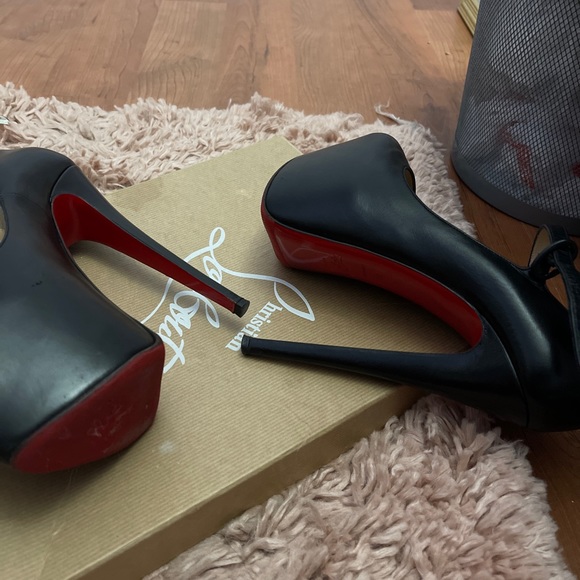 All black Christian Louboutin. Comfortable, worn 3 times for special occasions - Picture 6 of 6